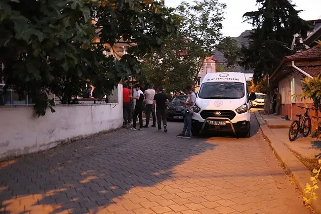 denizlide-korkunc-olay-sokakta-baslayan-tartisma-evde-cinayetle-sonuclandi-1751228484604.jpeg