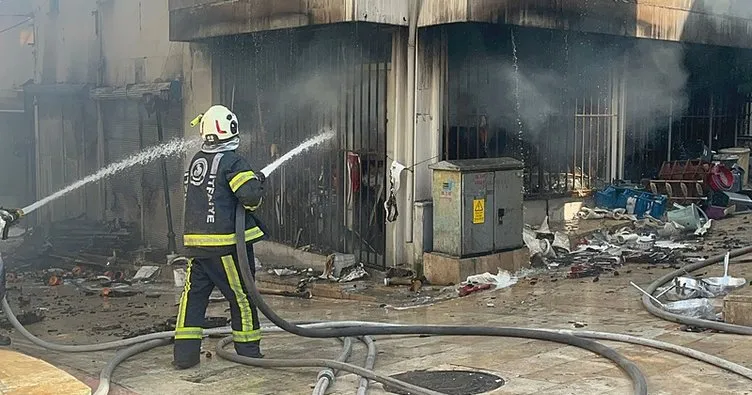 Denizli’de tarihi çarşıda korkutan yangın: 3 katlı iş yeri kullanılamaz hale geldi!