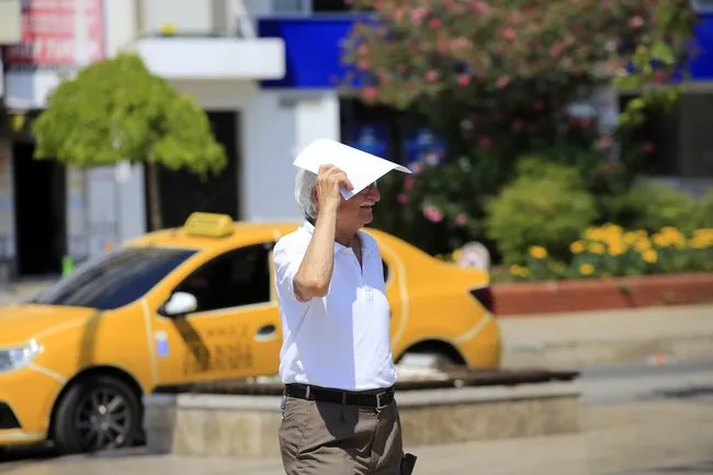 son-dakika-hafta-sonu-plan-yapacaklar-dikkat-meteorolojiden-istanbul-dahil-12-il-icin-hava-durumu-uyarisi-kavu-1752843356086.jpg
