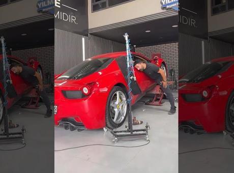 17 milyonluk Ferrari'yle kaza yaptı! Kısa süre önce yaptığı paylaşım gündem oldu
