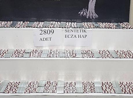Adana'da 2 bin 809 uyuşturucu etkili hap ele geçirildi