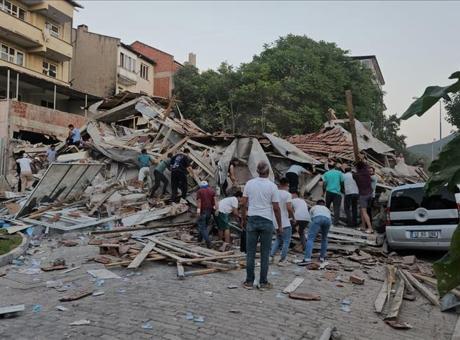 AFAD'dan Balıkesir'deki deprem sonrası çalışmaları için açıklama
