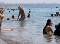 Antalya'da denize girenlerde kaşıntı ve yanma şikayetleri arttı! Açıklama geldi