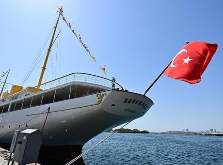 Atatürk'ün manevi mirası 'Savarona' İstanbul Boğazı'nı selamlayacak