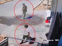 Baba, küçük oğluna hırsızlık yaptırdı! O anlar kamerada