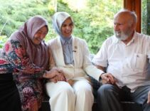 Bakan Göktaş 63 yıllık evli Kanbur çiftine misafir oldu