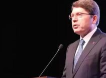 Bakan Tunç açıkladı: Trafikte yol kesenlere hapis cezası geliyor