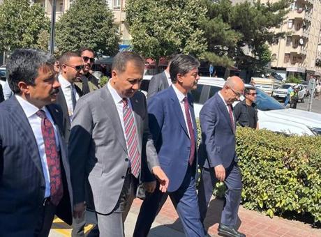 Bakan Yerlikaya, Kırşehir'de ziyaretlerde bulundu! Vatandaşlarla fotoğraf çektirdi
