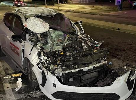 Büyükçekmece’de feci kaza! Otomobil park halindeki TIR'a çarptı: 1 ölü, 4 yaralı