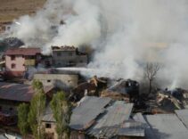Erzurum Yakutiye'de köyde çıkan yangın tam 6 saat sonra söndürüldü