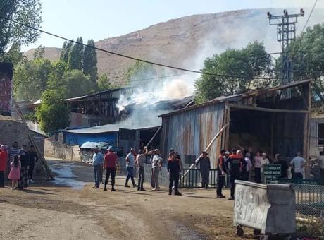 Erzurum'da yangın felaketi! Alevler evleri sardı