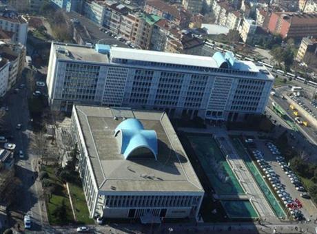 İBB'ye yönelik yolsuzluk soruşturmalarında tutuklananların yakınlarından basın açıklaması