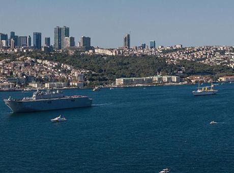 İstanbul Boğazı'nda gövde gösterisi! TEKNOFEST Mavi Vatan geçiş töreni nefes kesti