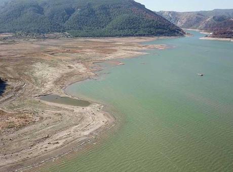 İzmir’de 32 saatlik su kesintisi: 8 ilçe ve yüzlerce mahalle etkilenecek