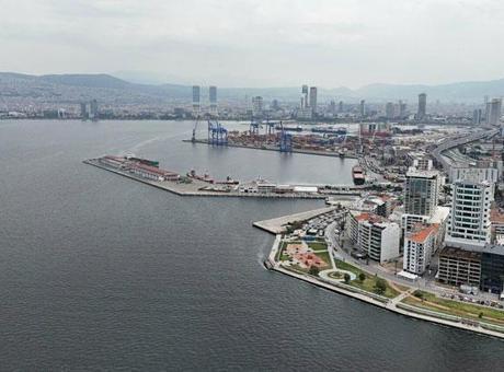 İzmir'in kabusu geri döndü! Vatandaş isyan etti: Bu koku insanı hasta eder