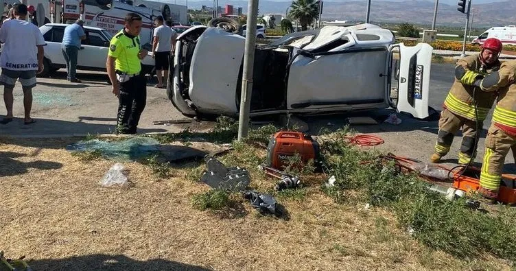 Manisa’da korkunç kaza! Ambulans takla attı! 1 ölü 6 yaralı
