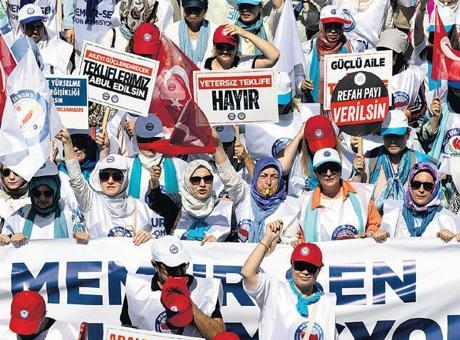 Memur sokağa indi hükümetten yeni teklif geldi