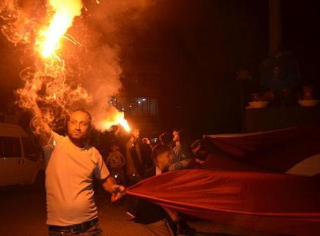 Muş'un Malazgirt ilçesinde Türk bayrağı ve meşalelerle fener alayı düzenlendi