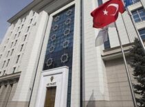 Söke'de CHP'den istifa eden 2 meclis üyesi AK Parti'ye katıldı