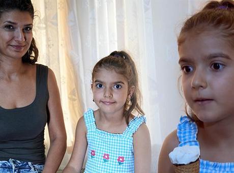 Süt alerjisi olan 5 yaşındaki Eliz ilk kez dondurma yiyebildi!