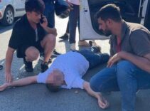 Taksi şoförünün zor anları! Vatandaşlar başından ayrılmadı