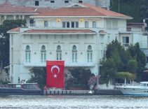 Teknofest Mavi Vatan kapsamında 'Türk Bayrağını Al, Boğaz'a Gel' etkinliğine boğazdaki yalılardan da destek olan oldu