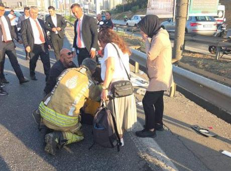 Ümraniye'de servis midibüsü devrildi: 8 yaralı