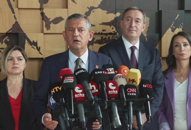 DEM Parti Heyeti'nden Özgür Özel'e ziyaret