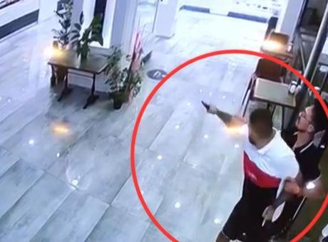 Adana'da feci olay! Ortak olamadıkları kafeyi kurşun yağdırdılar