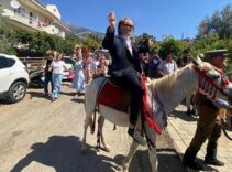 Alman damat, at üstünde gelin aldı! Fethiye’de renkli Türk düğünü