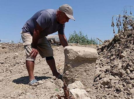 Aydın'daki Taşköprü'de temizlik sırasında tarihi parça bulundu