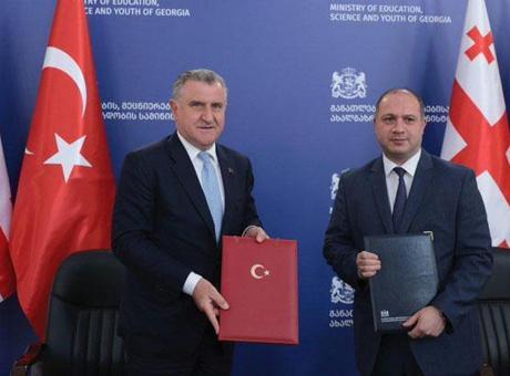 Bakan Bak, Gürcistan'da görüşmelerde bulundu