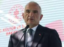 Bakan Ersoy: Antalya'ya gelen ziyaretçi sayısı 11,7 milyona ulaştı