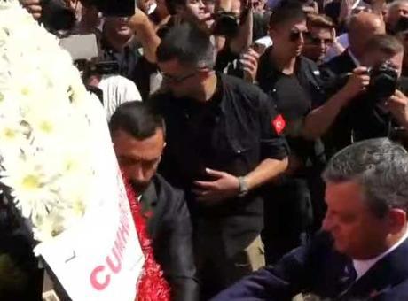 CHP Genel Başkanı Özgür Özel Taksim'de! Gürsel Tekin, Özel'i karşılayacak mı?