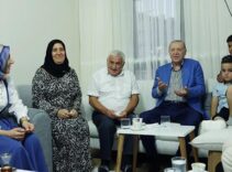 Cumhurbaşkanı Erdoğan, Malatya’da depremzede aileyi ziyaret etti! Yeni evlerinde ilk ziyaret