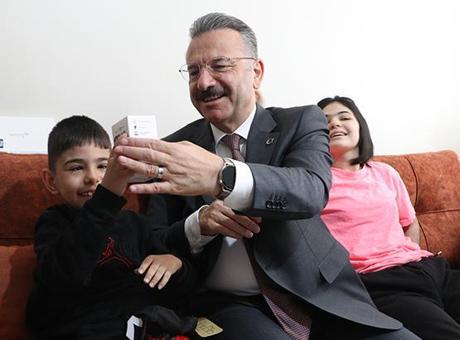 Dandy Walker sendromlu abla-kardeşe evde özel eğitim