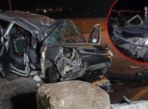 Erzurum'da otomobil, refüjdeki ağaç ve aydınlatma direğine çarpıp devrildi: 1 ölü, 2 yaralı