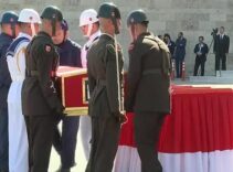Eski TBMM Başkanı Karakaş için Meclis'te cenaze töreni düzenlendi
