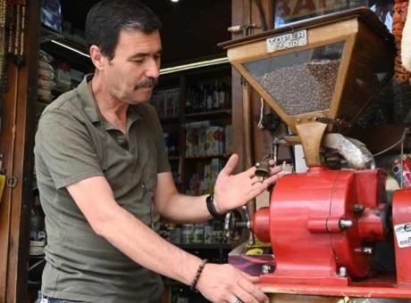Eskişehir'de 50 yıldır süren ilginç gelenek: Dükkana giren şaşkına dönüyor: ‘İnsanları davet ediyoruz'