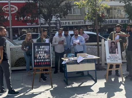 Hakkari'de 'Boş Sıralar' etkinliği ile Gazzeli çocuklar anıldı