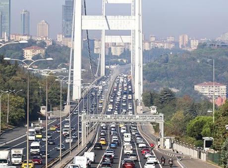 İstanbul'da haftanın üçüncü iş gününde trafik yoğunluğu yüzde 72'ye çıktı