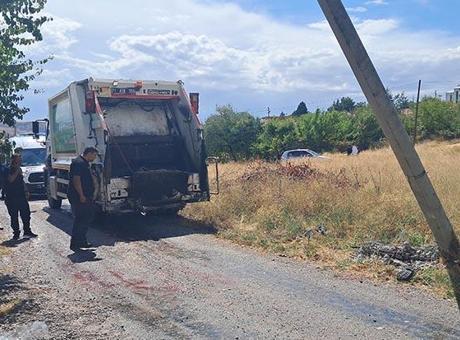 Kırıkkale'de facia! Çöp kamyonu geri manevra yaptı: Temizlik görevlisinin kolu koptu