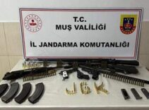 Muş Bulanık'ta bir evde çok miktarda silah ve mühimmat ele geçirildi