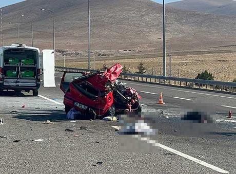 Niğde’de katliam gibi kaza! Otomobil parçalandı: 2 ölü, 3 yaralı