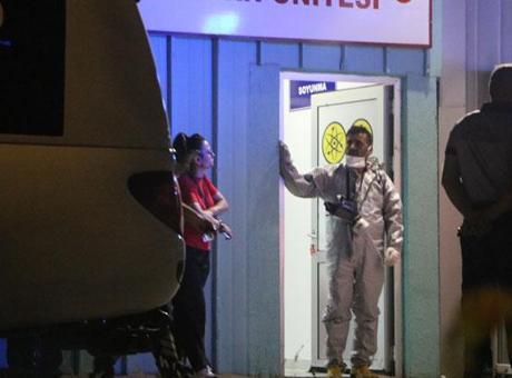 Otomobilin yakıt deposundaki maddeden etkilenen polisler taburcu oldu