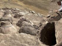 Van'da 76 dev küp bulundu! Tam 2700 yıllık saklı hazine: 'Şu ana kadarki en büyük depo merkezi'
