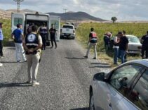 Yol ortasında kanlı pusu! Aracın önünü kesip iki kardeşi katlettiler