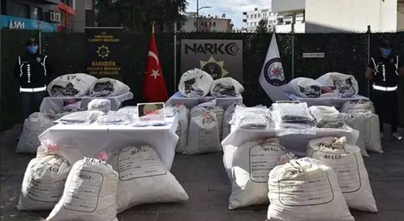İzmir'de sentetik hap operasyonu! Rekor miktarda ele geçirildi