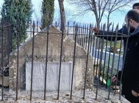 Bir kentte heyecanlandıran keşif! Ünlü şairin babasının mezarı bulundu