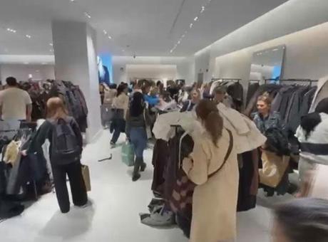İstanbul’da 'Black Friday' yoğunluğu! Mağazalar dolup taştı